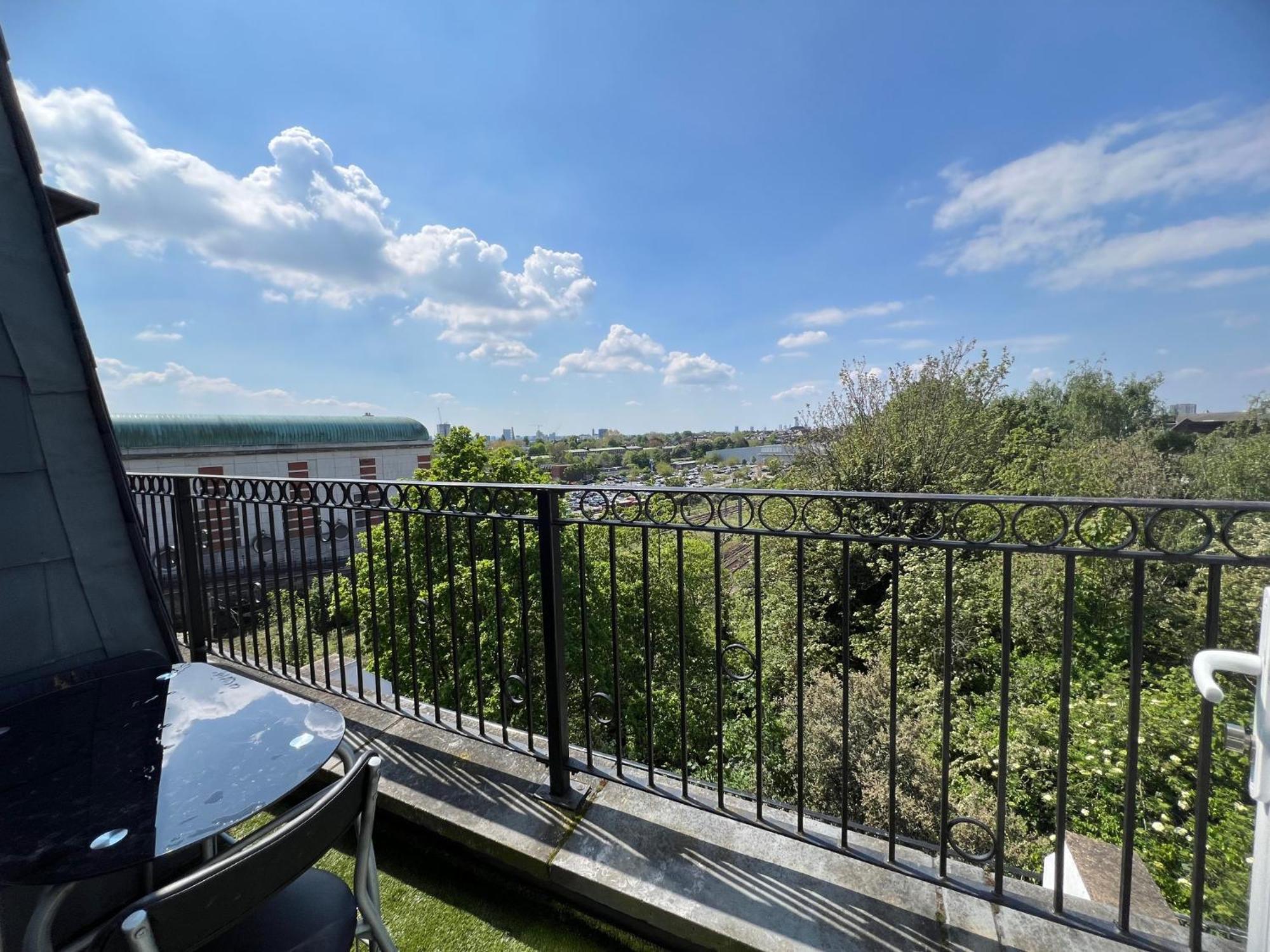 Comfy 2 Bedroom Apartments - Finchley Road, London Exterior photo